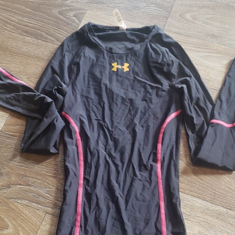 Girls medium under armour top